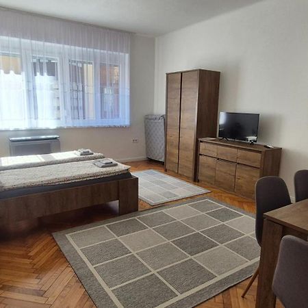 Downtown Studio Apartman Печ Екстериор снимка