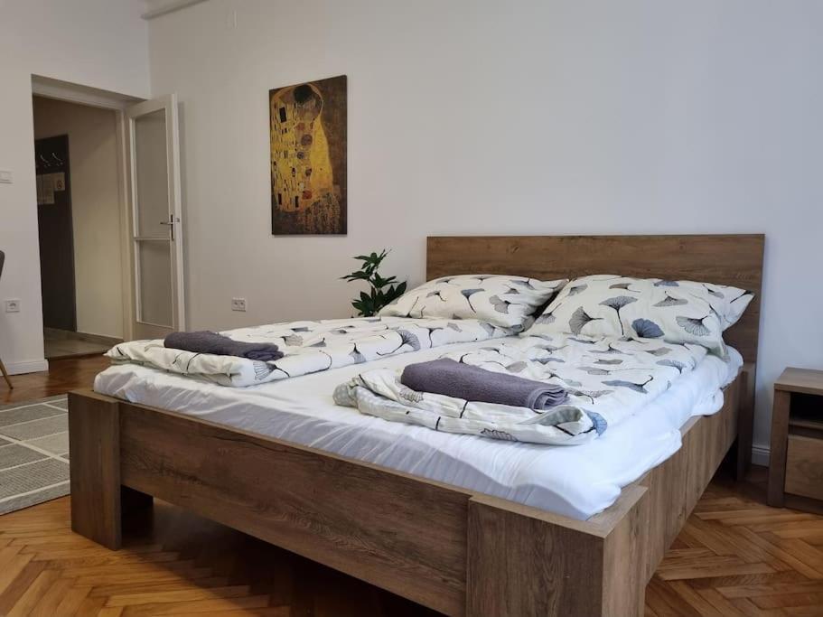 Downtown Studio Apartman Печ Екстериор снимка