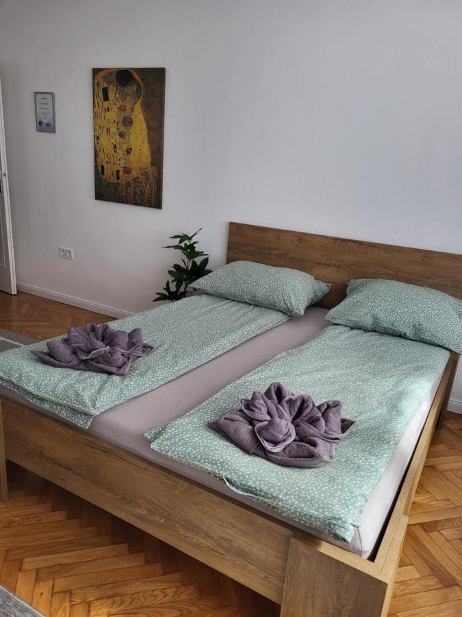 Downtown Studio Apartman Печ Екстериор снимка
