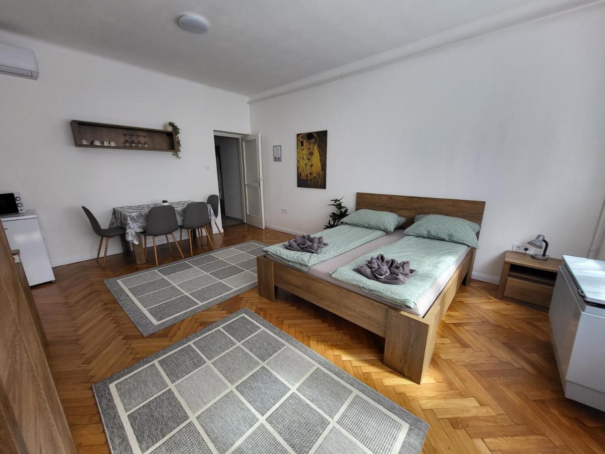 Downtown Studio Apartman Печ Екстериор снимка